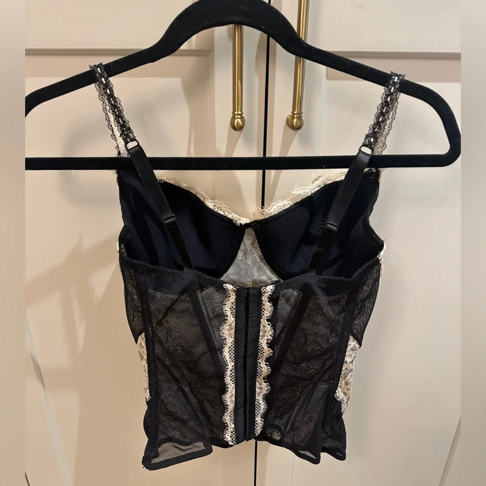 jezebel Elegant Lace bustier top in Black and Cream lace 34C - Picture 2 of 6